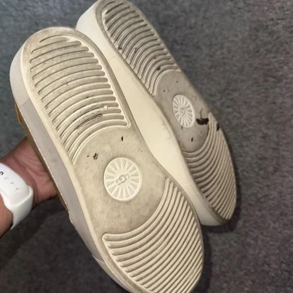 Ugg Women’s Slip On - Picture 4 of 4